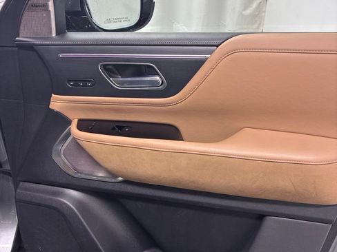 Used 2025 INFINITI QX80 Sensory AWD/4WD image 36