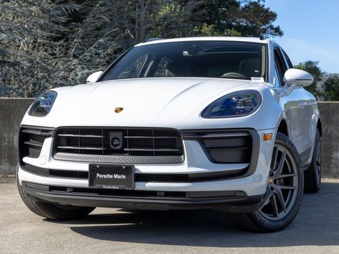 Certified 2026 Porsche Macan AWD/4WD image 7