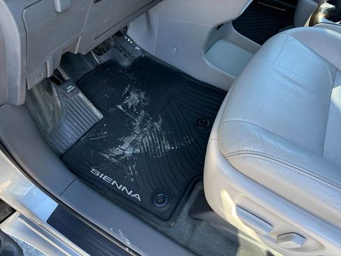 Used 2015 Toyota Sienna XLE Premium image 60