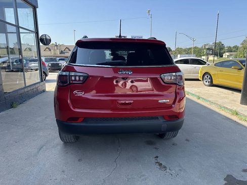 Used 2019 Jeep Compass Latitude FWD image 7
