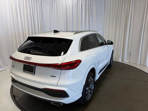 Certified 2025 Audi Q5 Premium w/ Convenience Package AWD/4WD image 30