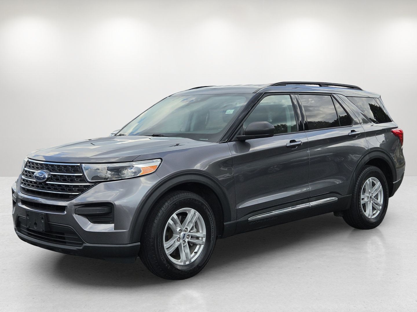 Used 2021 Ford Explorer XLT w/ Class III Trailer Tow Package RWD image 1