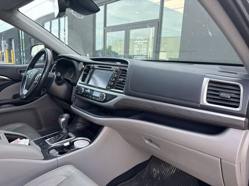 Used 2018 Toyota Highlander Limited Platinum AWD/4WD image 10