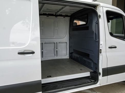 Used 2023 Mercedes-Benz Sprinter 2500 image 26