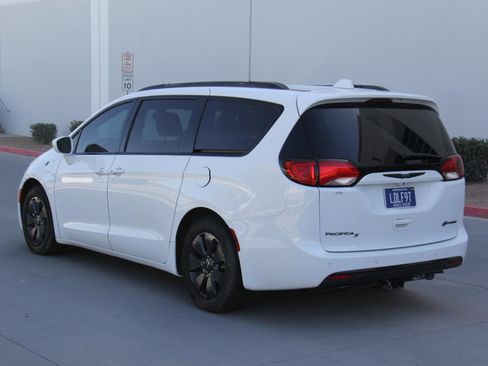 Used 2020 Chrysler Pacifica Touring-L w/ S Appearance Package FWD image 7
