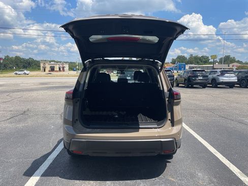 Certified 2025 Nissan Rogue SV image 21