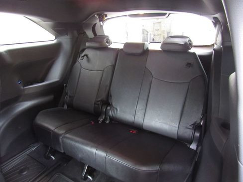 Certified 2024 Toyota Sienna XLE Woodland Edition AWD/4WD image 18