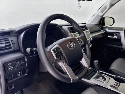 Used 2020 Toyota 4Runner SR5 Premium w/ Moonroof Package AWD/4WD image 10