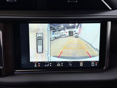 Used 2024 GMC Yukon Denali Ultimate AWD/4WD image 5