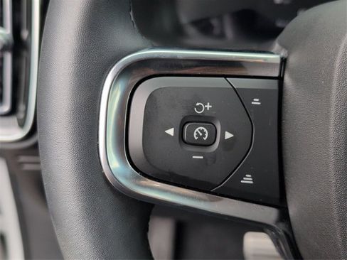 Used 2022 Volvo XC40 P8 Recharge Plus image 29