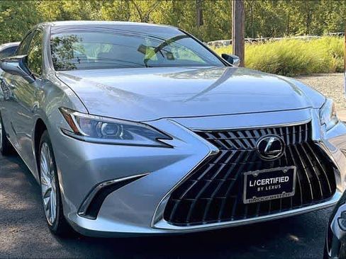 Used 2024 Lexus ES 350 w/ Technology Package FWD image 2