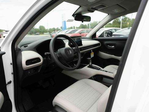 New 2026 Honda HR-V LX image 8