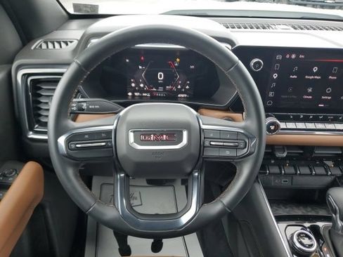 Used 2023 GMC Canyon AT4 w/ Canyon Safety Plus Package AWD/4WD image 18