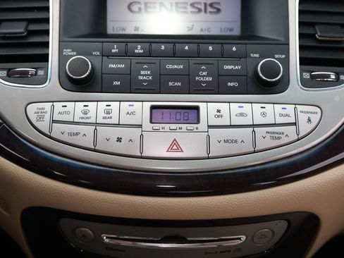 Used 2011 Hyundai Genesis 3.8 RWD image 32