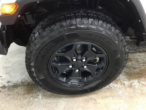 Used 2022 Jeep Gladiator Sport AWD/4WD image 5