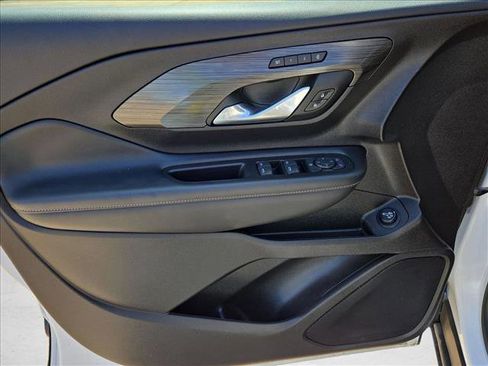 Used 2024 GMC Terrain SLT image 12