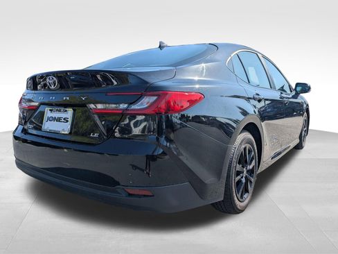 Used 2025 Toyota Camry LE image 5