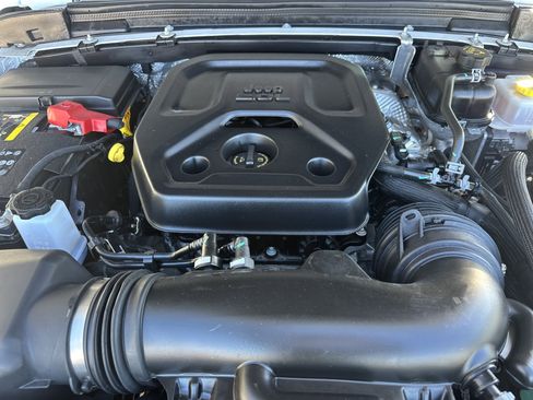 Used 2025 Jeep Wrangler Sahara image 10