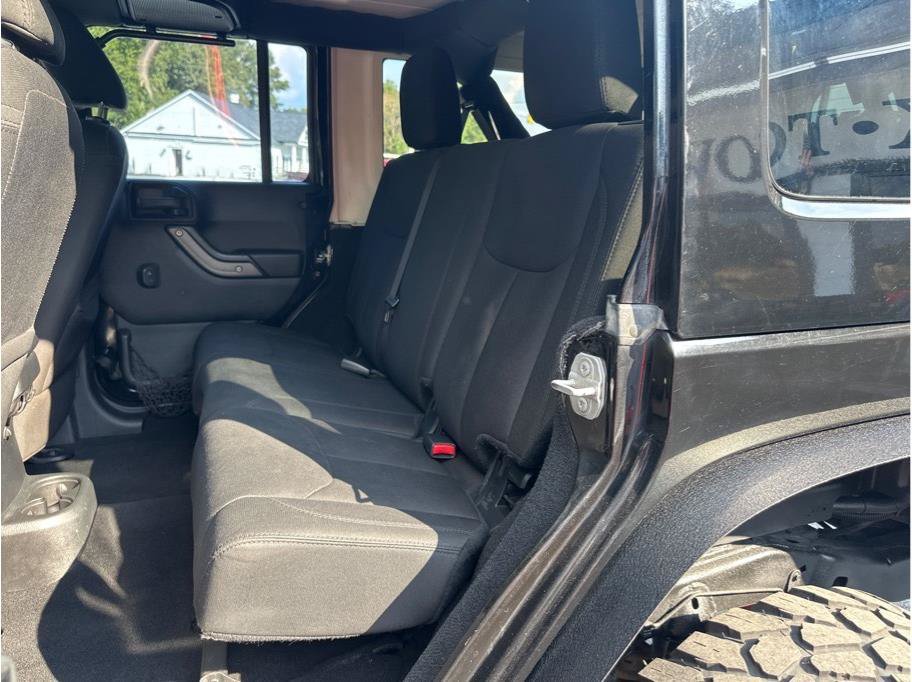 Used 2016 Jeep Wrangler Unlimited Sport w/ Connectivity Group AWD/4WD image 9