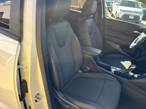 Used 2025 Buick Encore GX Preferred image 35