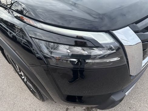 Certified 2025 Nissan Pathfinder Platinum image 40