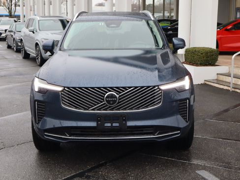 Used 2025 Volvo XC90 B5 Plus image 3