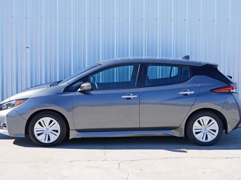 Used 2025 Nissan Leaf S image 40
