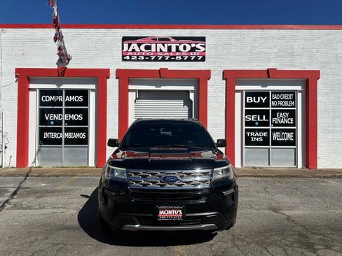 Used 2018 Ford Explorer XLT image 47