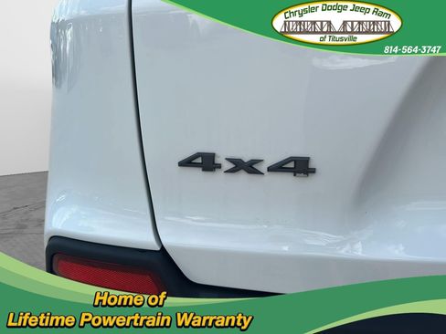 Used 2022 Jeep Cherokee Trailhawk AWD/4WD image 12