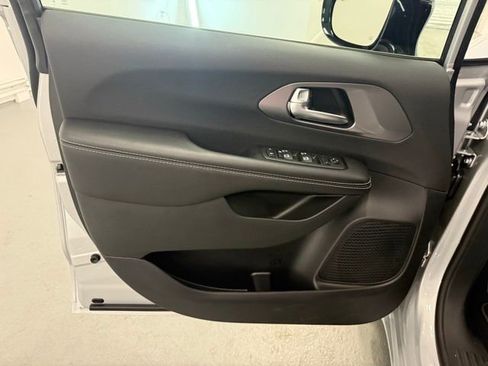 New 2026 Chrysler Voyager LX image 14