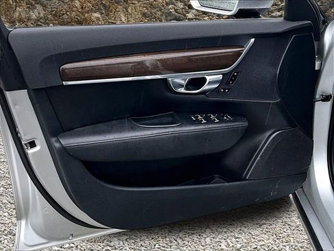 Used 2018 Volvo S90 T5 Momentum w/ Momentum Plus Package image 21