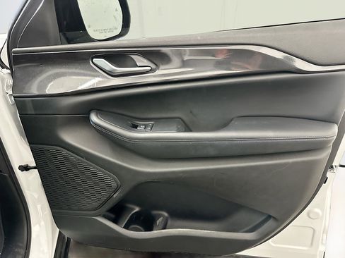 Used 2023 Jeep Grand Cherokee L Laredo AWD/4WD image 34