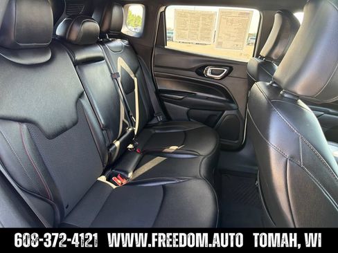 Used 2025 Jeep Compass Trailhawk AWD/4WD image 30