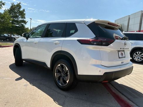 Used 2025 Nissan Rogue SV FWD image 8