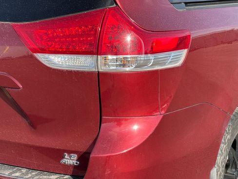 Used 2013 Toyota Sienna LE image 24