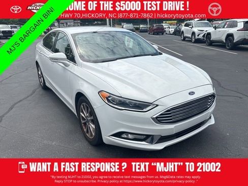 Used 2017 Ford Fusion SE w/ Fusion SE Technology Package FWD image 1