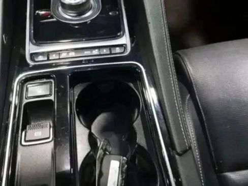 Used 2020 Jaguar F-PACE S image 23