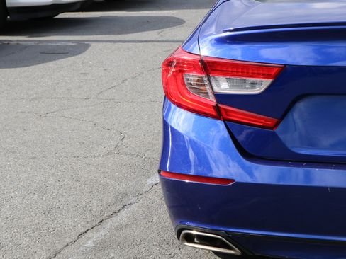 Used 2018 Honda Accord Sport image 8