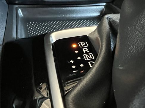 Used 2018 Nissan Rogue SV AWD/4WD image 24