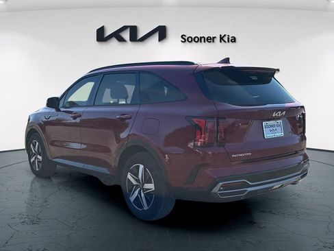 Used 2023 Kia Sorento S w/ Panoramic Sunroof Package FWD image 4