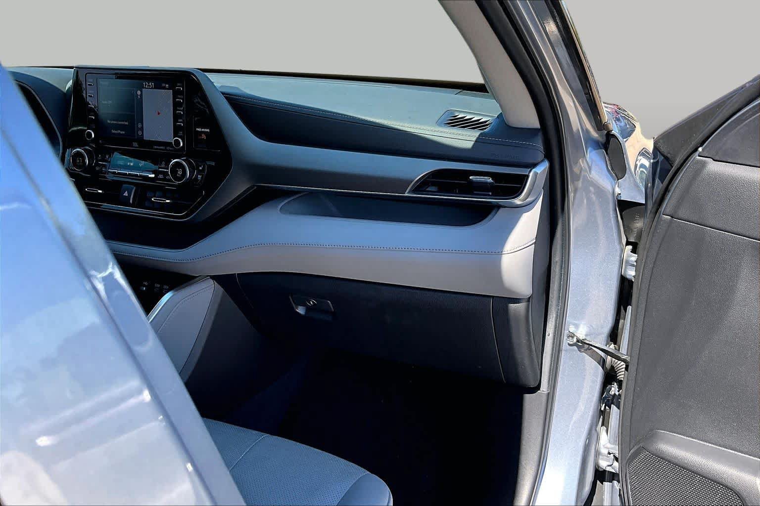 Used 2022 Toyota Highlander Limited FWD image 19