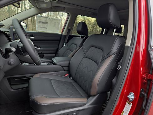 New 2026 Nissan Pathfinder Platinum AWD/4WD image 10