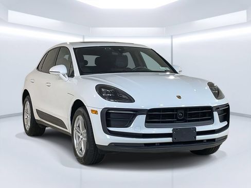 Certified 2024 Porsche Macan AWD/4WD image 9