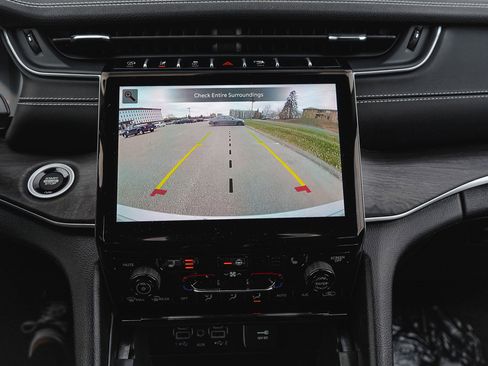 New 2025 Jeep Grand Cherokee Limited image 24