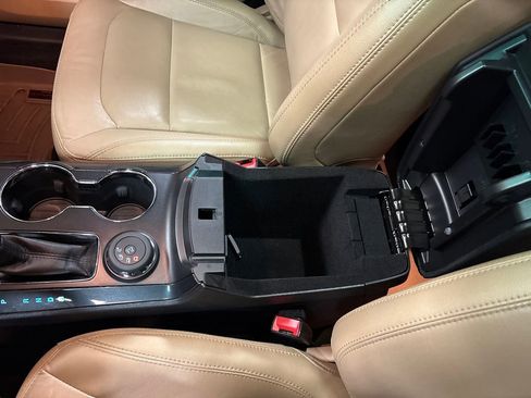 Used 2016 Ford Explorer XLT w/ Equipment Group 202A AWD/4WD image 26