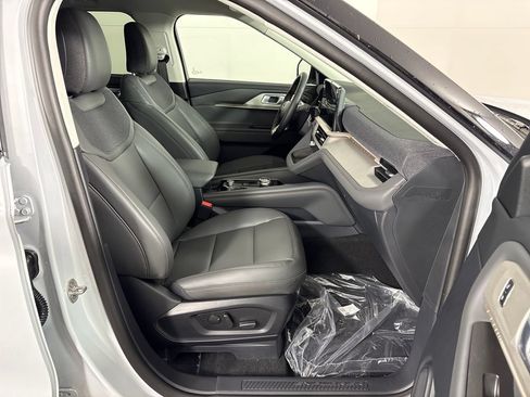 New 2026 Ford Explorer Active w/ Active Comfort Package RWD image 5