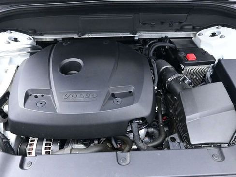 Used 2019 Volvo XC60 T5 Momentum w/ Premium Package image 31