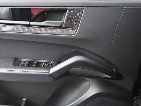 Certified 2025 Porsche Cayenne GTS AWD/4WD image 12