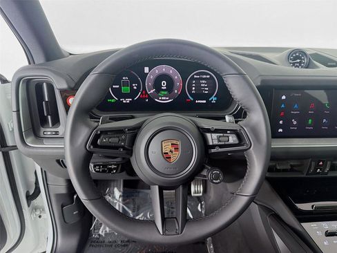 New 2025 Porsche Cayenne E-Hybrid image 13