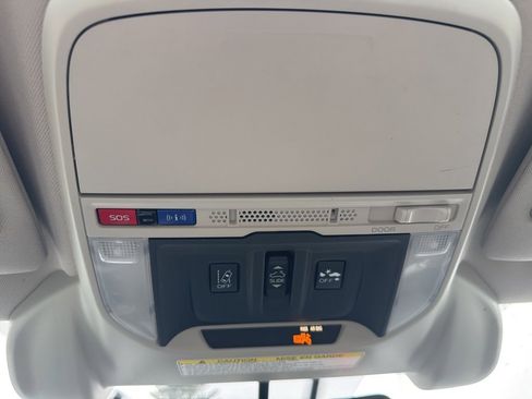 Used 2019 Subaru Forester Premium w/ All-Weather Package image 21